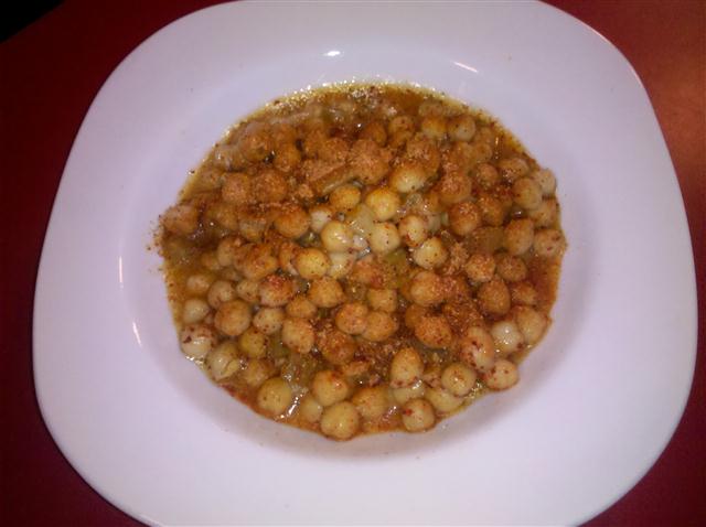 Spicy sauced garbanzo beans